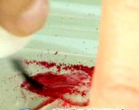 閑物(wù)利用(yòng) 眼影粉變身指甲油