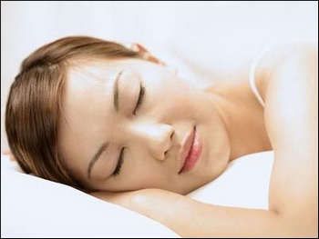 睡(shuì)好3種美(měi)容覺 比同齡人(rén)年輕