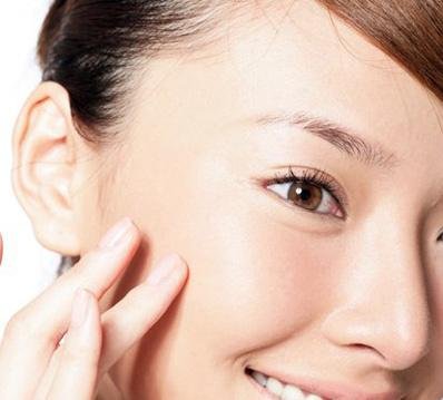 什(shén)麽樣的(de)肌膚易長成人(rén)痘?