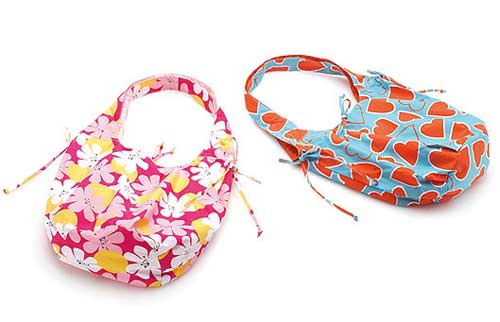 色彩甜美(měi)的(de)包包是夏天出遊的(de)好幫手